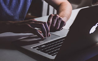 热点:在线炒股配资选择配资-上期所原油期货夜盘收涨0.83%